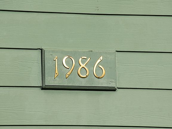 2nd image of 1986 NE Green Glen Ln