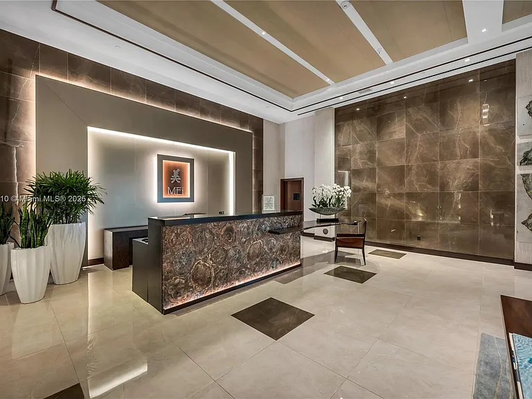 5875 Collins Ave #1714 — Photo 18