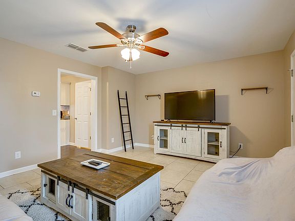 5th image of 531 Dill Ln APT B4