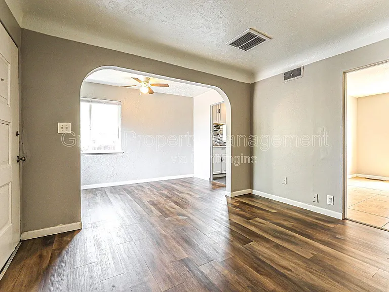 1950 N Oswego St — Photo 3