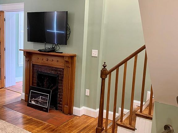 3rd image of 305 Market St