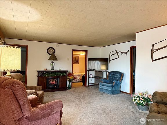 5th image of 10388 Largent Street NE