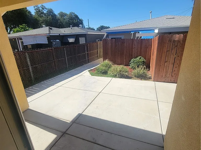 1069 Sycamore Ct — Photo 13