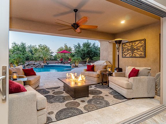 5th image of 3098 E Bellflower Dr
