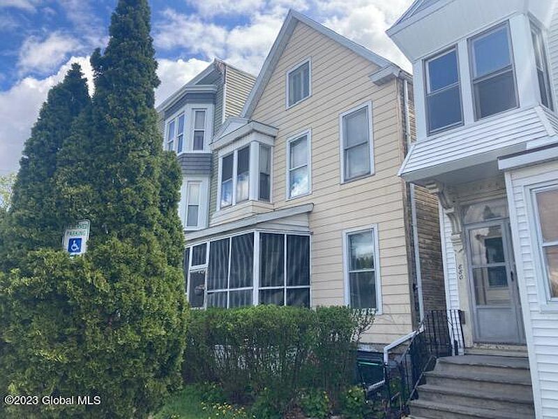 2nd image of 882 3rd Avenue
