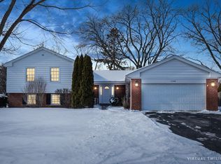 1220 Canterbury Ln, Glenview, IL 60025