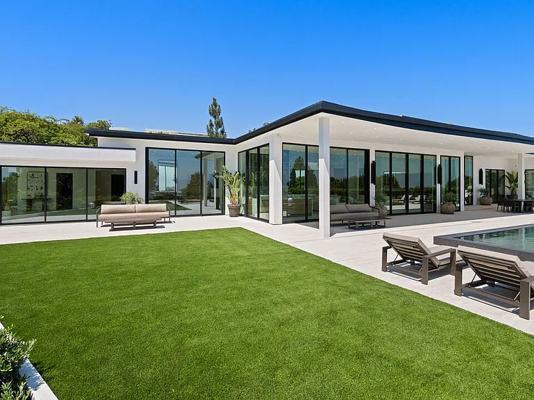 365 Trousdale Pl — Photo 5