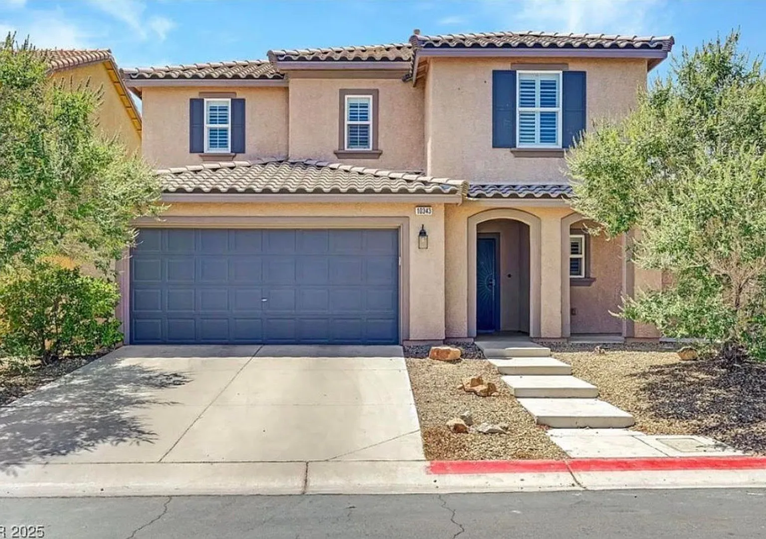 Fully Furnished 4 Bedroom 2.5 Home! — Photo 1