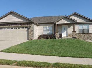 194 Ridgeview Dr, Saint Robert, MO 65584