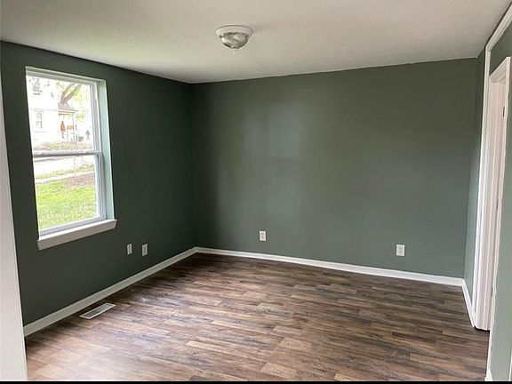 5th image of 3406 Roberts St