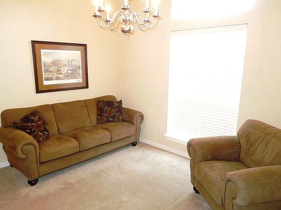 2nd image of 2725 Emerald Ln
