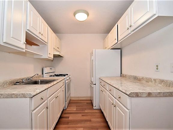4th image of 5017 Nob Hill Dr APT 8E