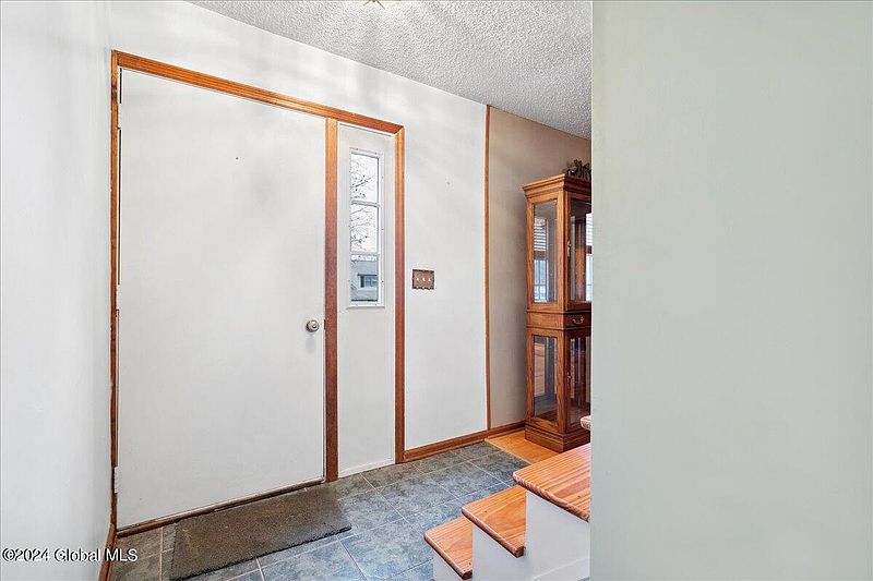 3rd image of 5 Cayuga Court