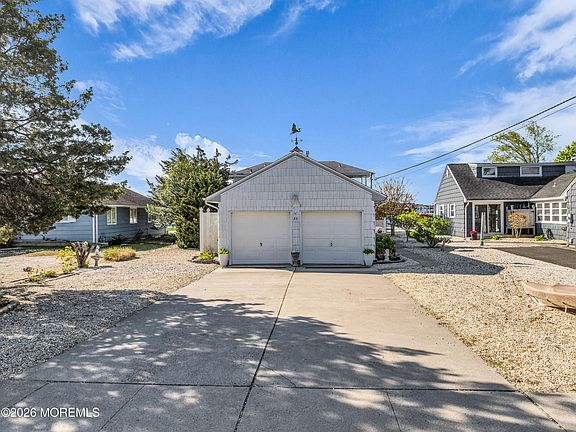 3rd image of 22 Dickman Drive