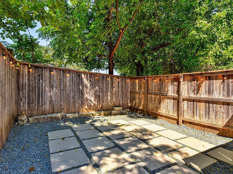 2204 Schriber St #B — Photo 4