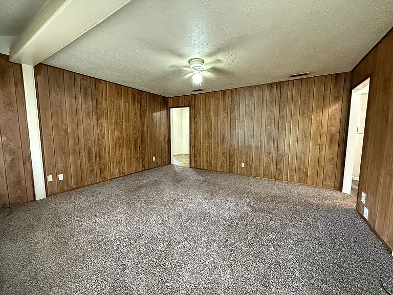 503 E Dean Ave — Photo 2