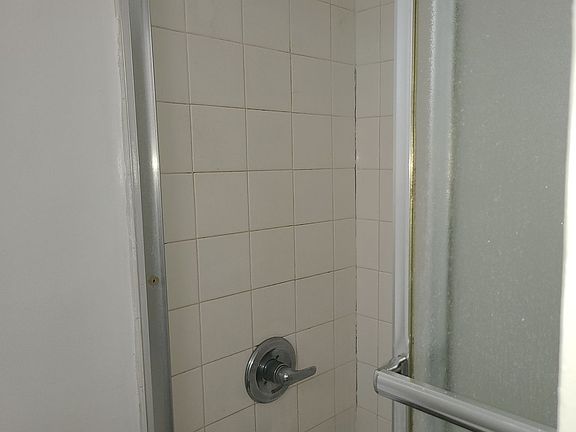 4th image of 2213 Cabrillo Ave APT B