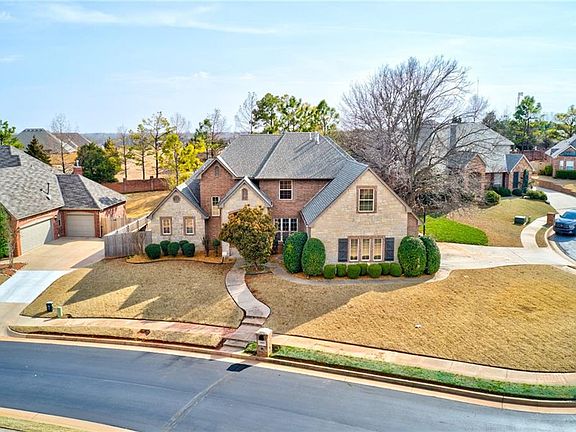 3rd image of 2809 Amesbury Lake Dr