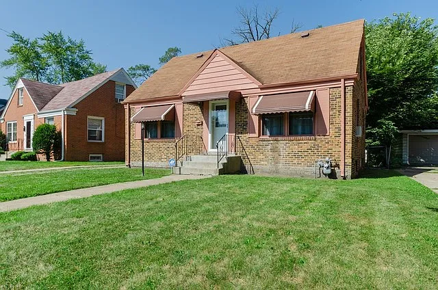 14136 Calumet Ave photo 1