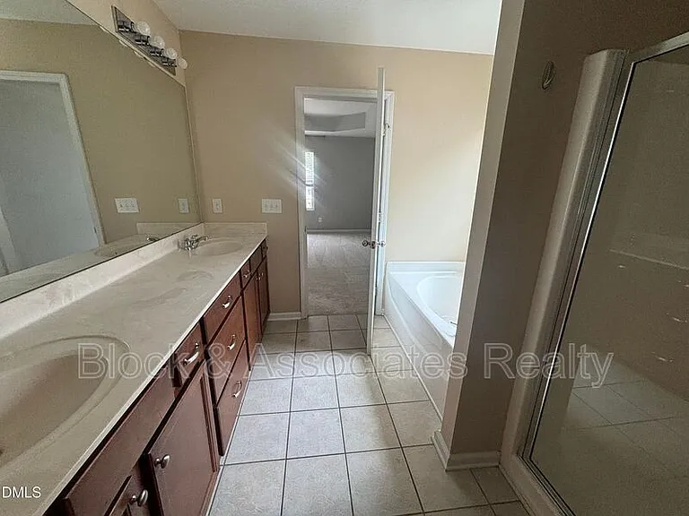 4 White Spruce Ct — Photo 55