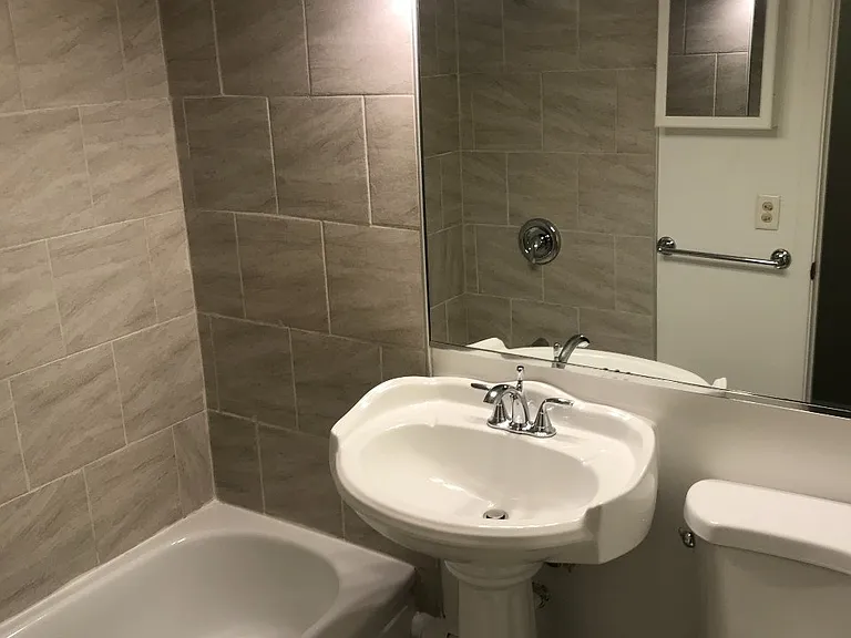 Emerald Village Apartments — Photo 29