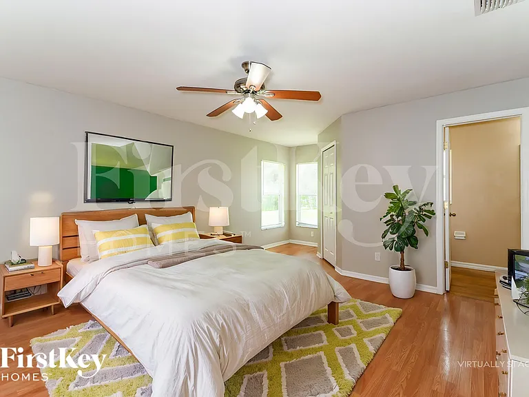 2108 NE 15th Pl — Photo 12