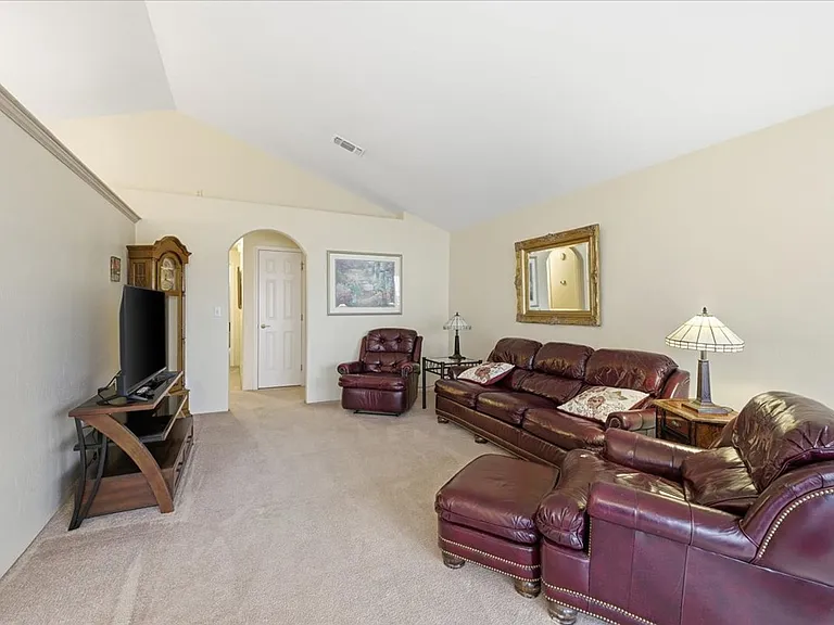 471 Scottsdale Cir — Photo 8