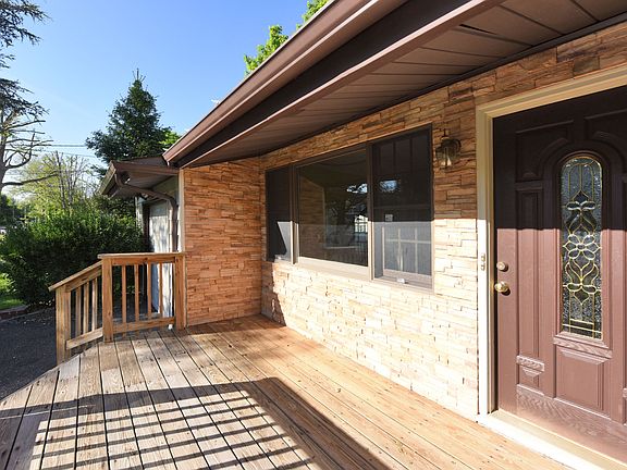 3rd image of 24 Carlson Ln