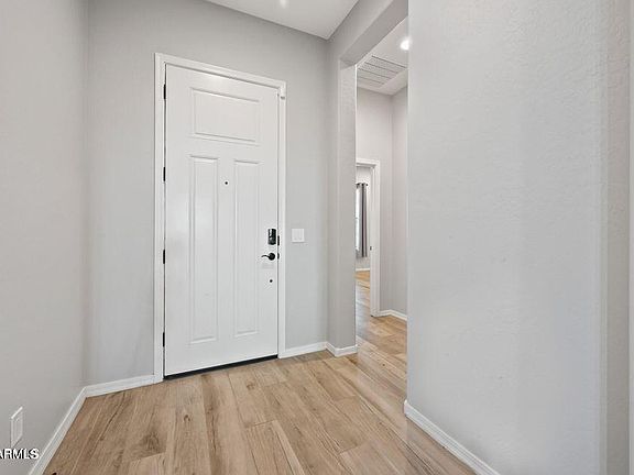 4th image of 2199 N BEVERLY Place