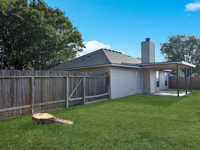 807 Hartrick Cir — Photo 18