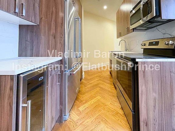3rd image of 941 Washington Ave #490