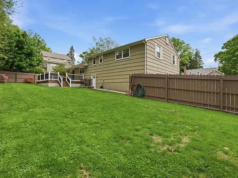 45 Oakland Ave — Photo 42