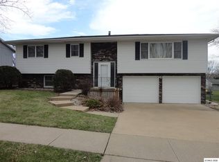 2210 S Way Dr, Dubuque, IA 52002