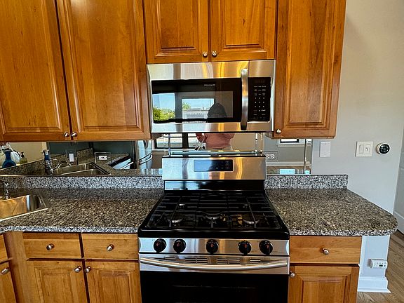 3rd image of 1340 W Irving Park Rd APT 3