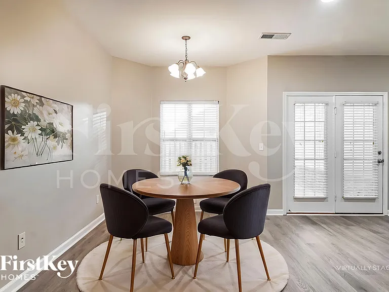 1092 Fairbank Ln — Photo 8