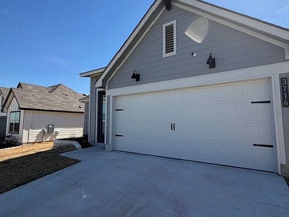 3rd image of 3716 Addison St