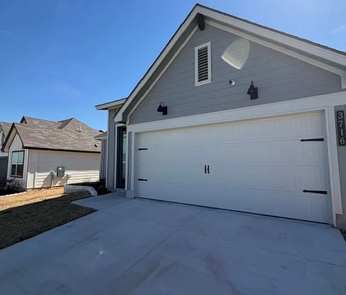 3716 Addison St — Photo 3