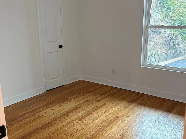 44 Yale Ave — Photo 3