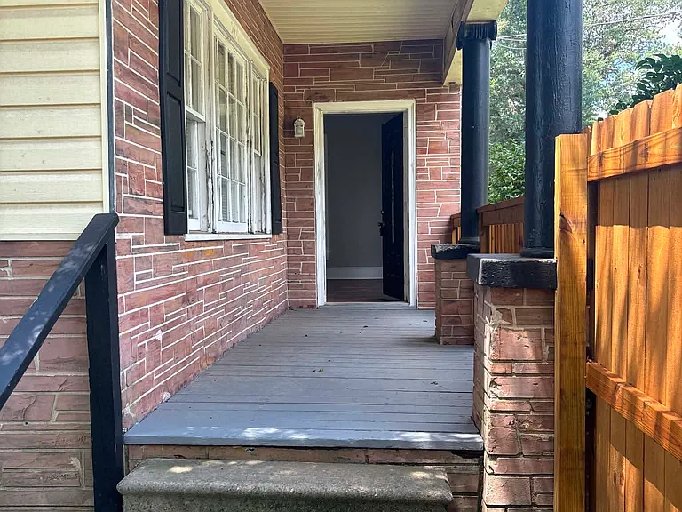 920 Lamore St — Photo 3