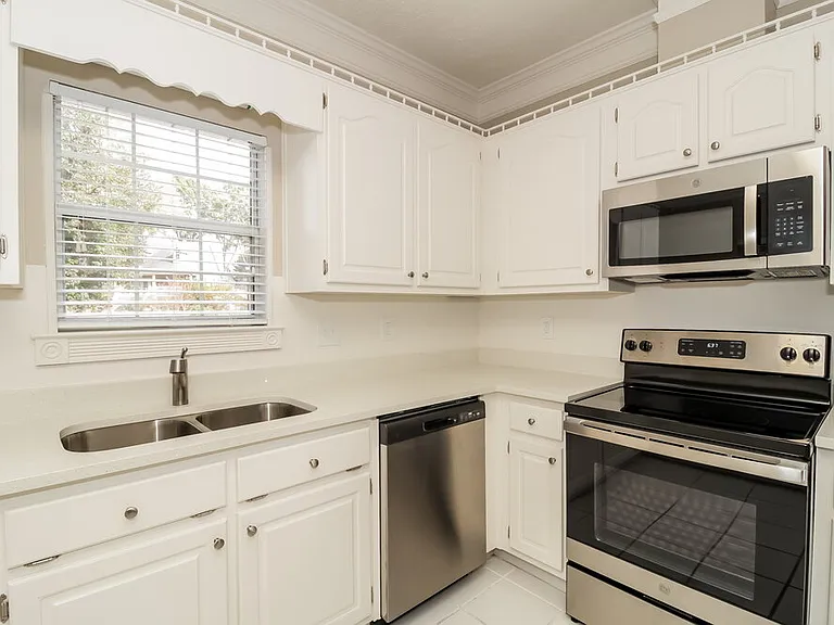 355 Woodstream Dr — Photo 10