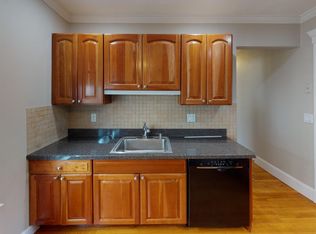 718 E 2nd St #3, Boston, MA 02127