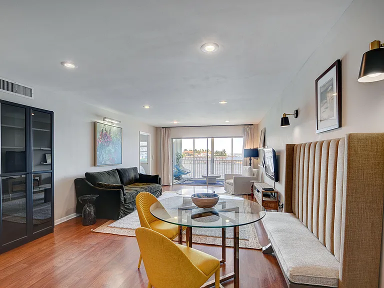 410 Wilma Cir #204 — Photo 3