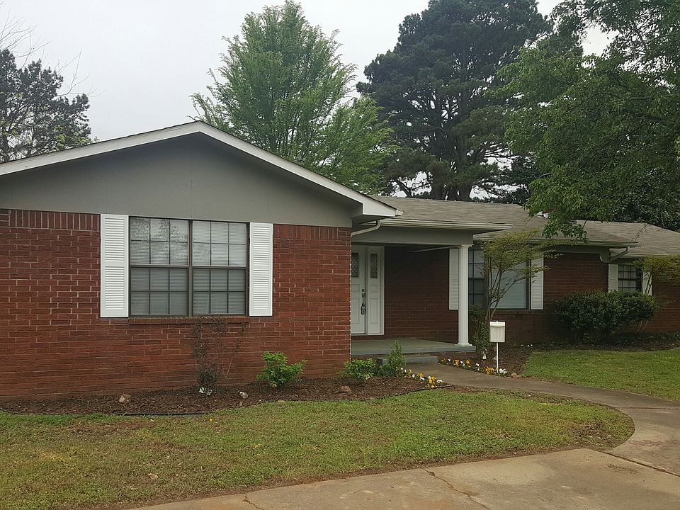 1st image of 3 Fontaine Dr