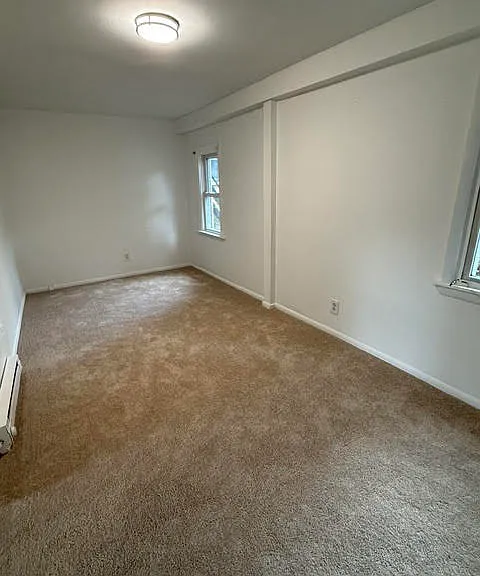 127 Saude Ave #5 — Photo 2