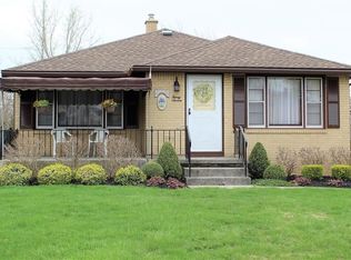 37 Aurora Dr, Cheektowaga, NY 14215