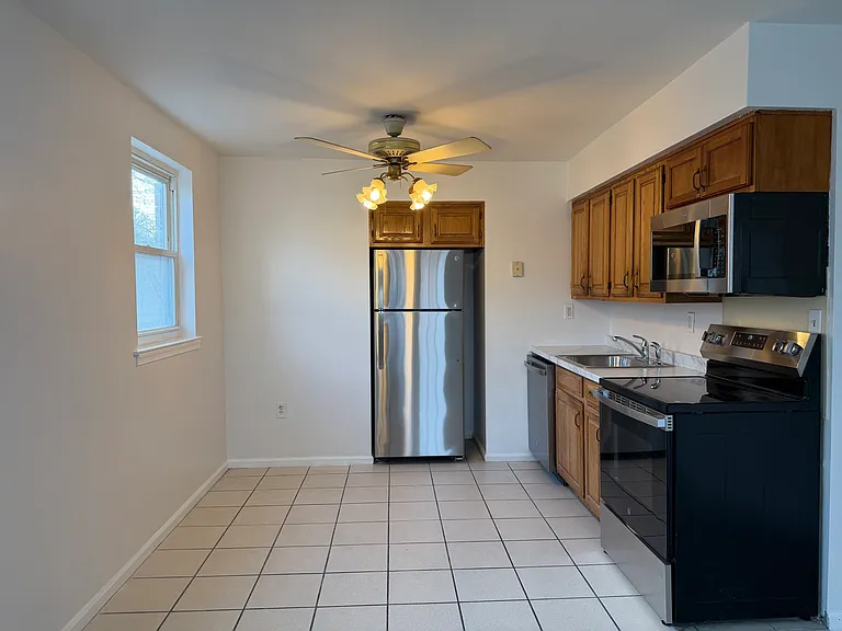 132 N Church St #A-1 — Photo 2