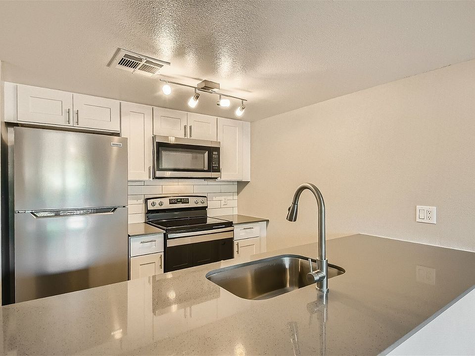 1325 W Guadalupe Rd - Web Quality - 009 - 10 Kitchen