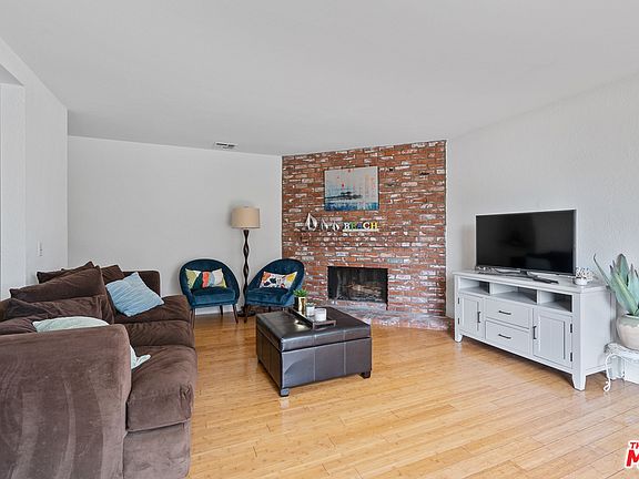 4th image of 1833 11th St #101