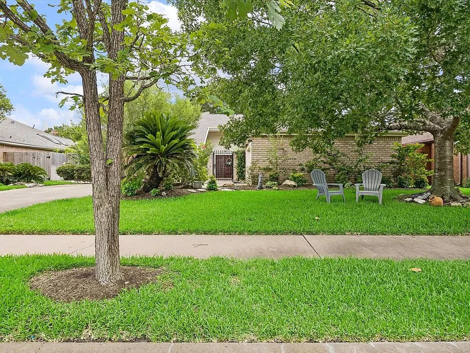 12107 Burgoyne Dr