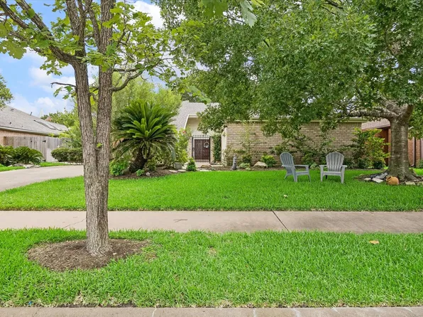12107 Burgoyne Dr, Houston, TX 77077